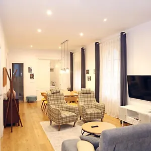 Piso Exclusivo Frente Al Casco Viejo Con Parking Gratis Bilbao